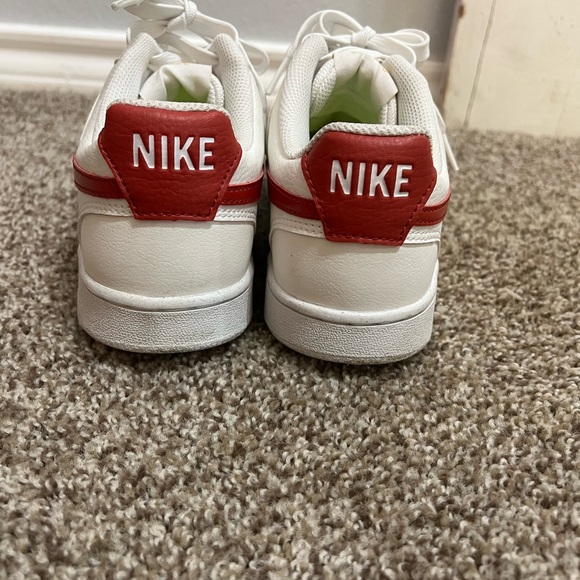 Nike tennis shoes size 7.5 - Picture 4 of 7